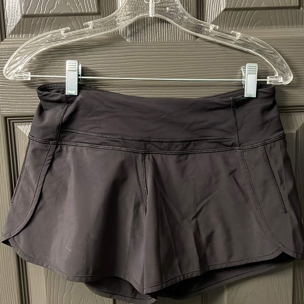 Lululemon Run Low 4” black running shorts Sz 4